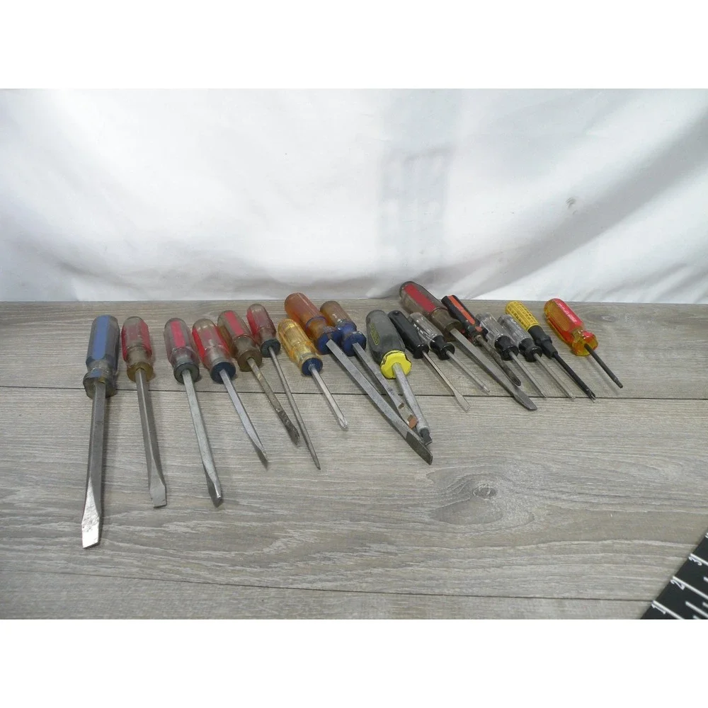 Large Lot of  Mixed Screwdrivers Stanley & Various Brands Flathead Phillips